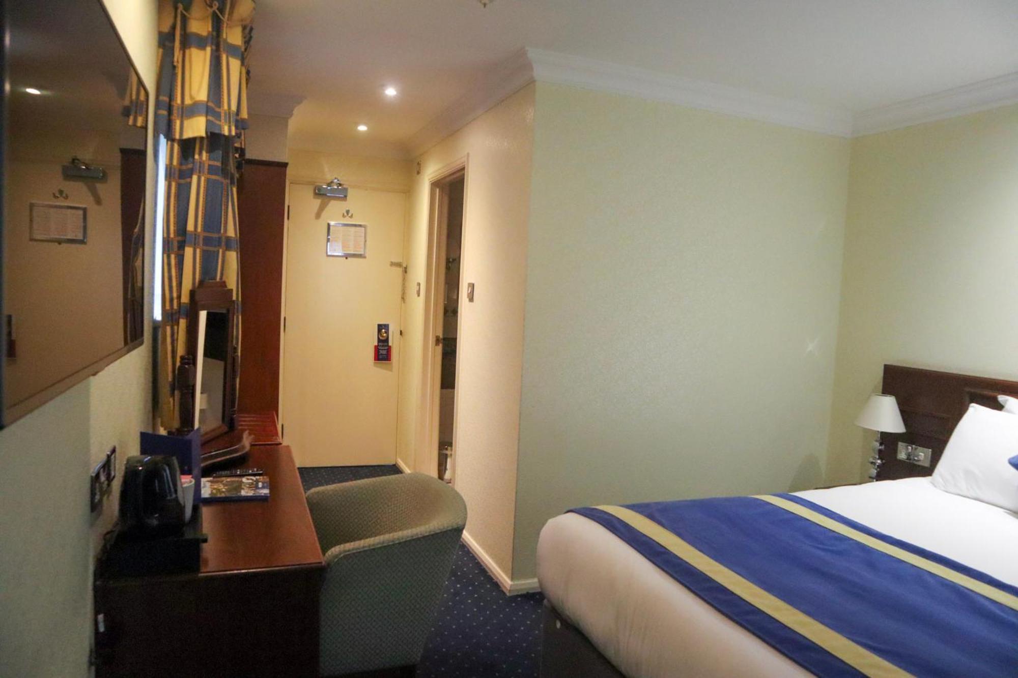 The George Hotel Wallingford Bagian luar foto