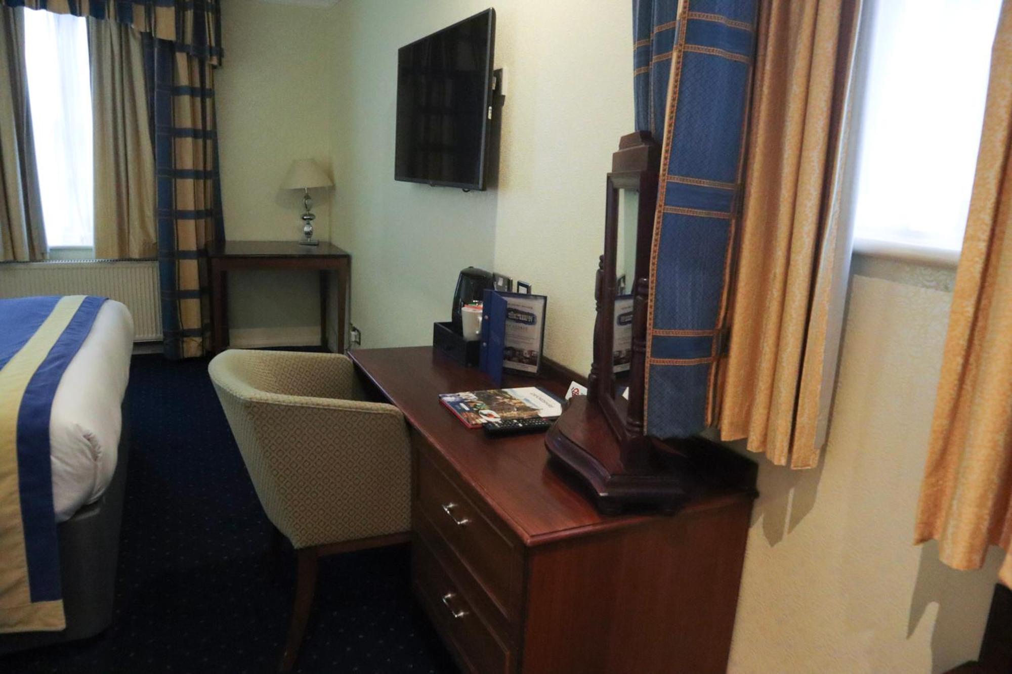 The George Hotel Wallingford Bagian luar foto