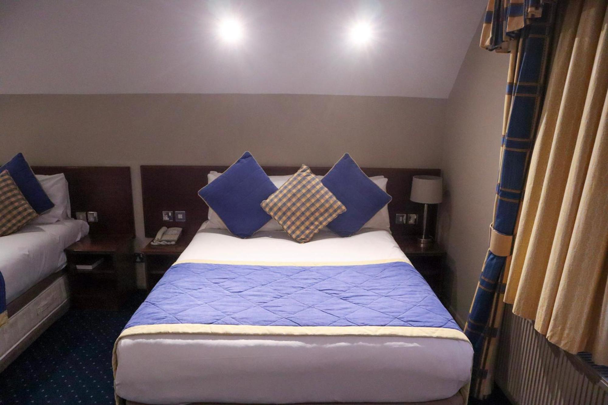 The George Hotel Wallingford Bagian luar foto