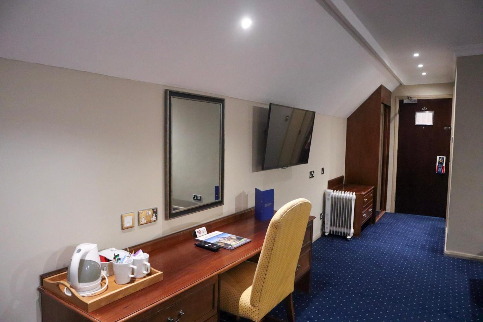 The George Hotel Wallingford Bagian luar foto