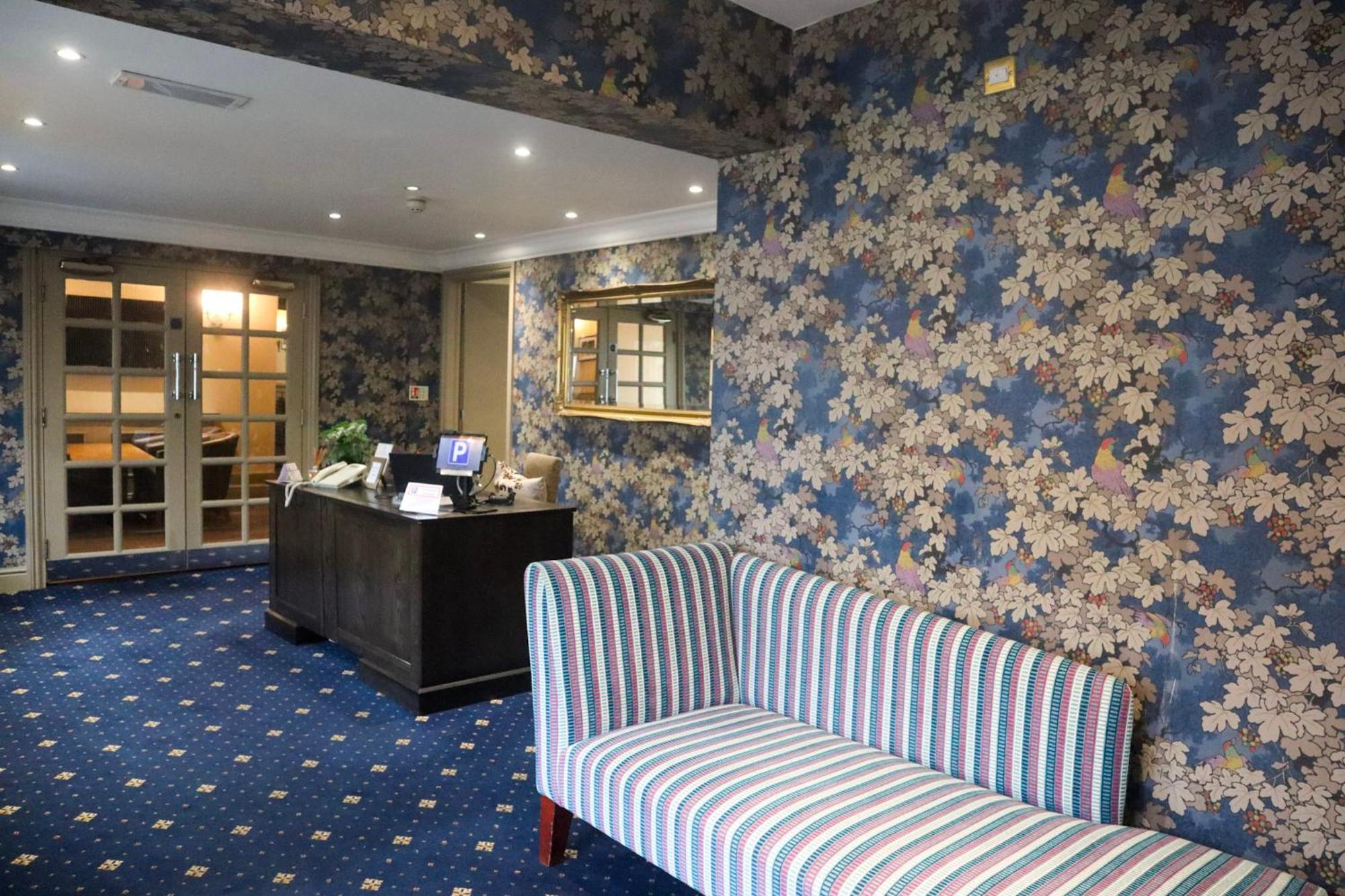 The George Hotel Wallingford Bagian luar foto