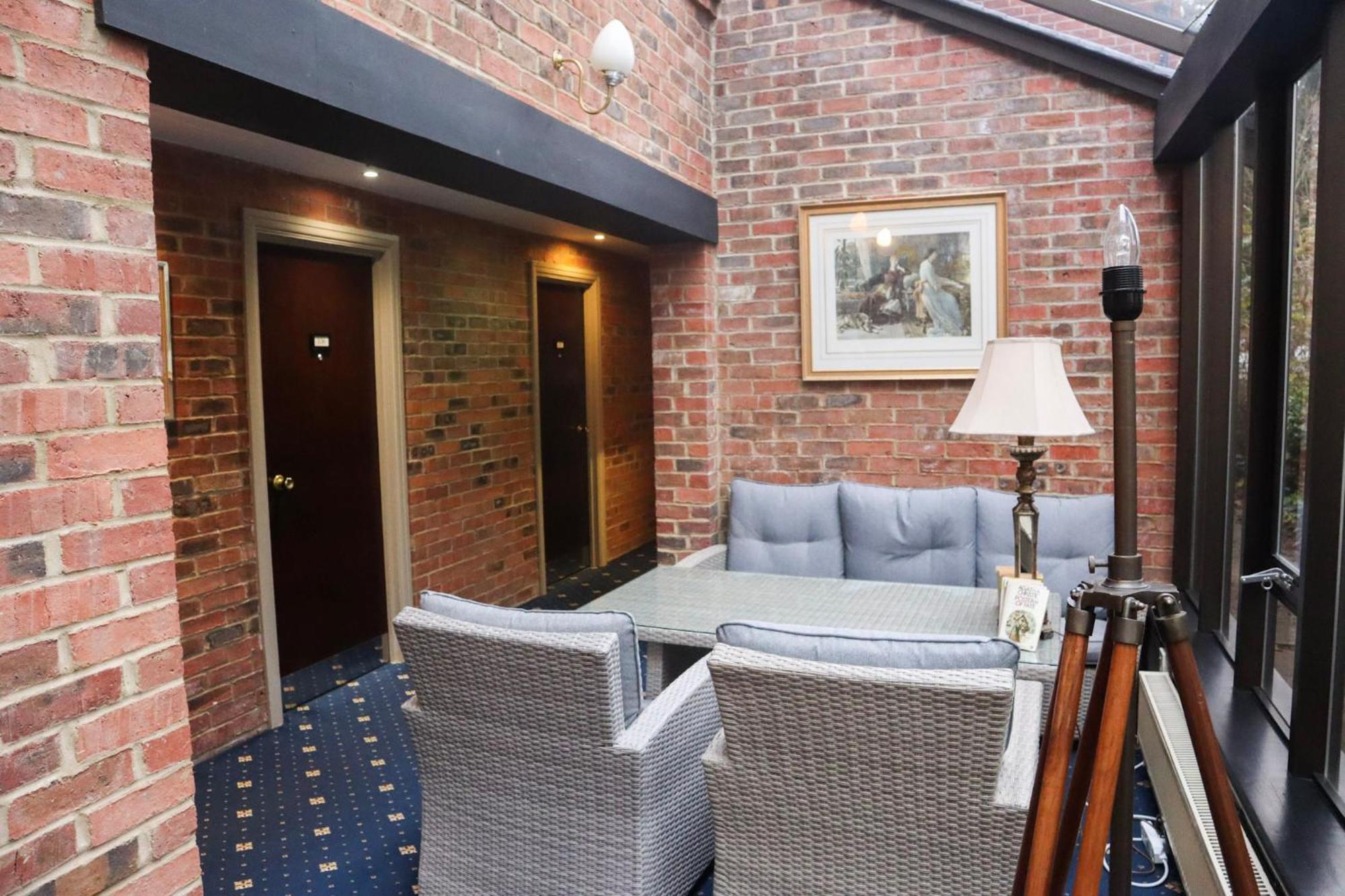The George Hotel Wallingford Bagian luar foto